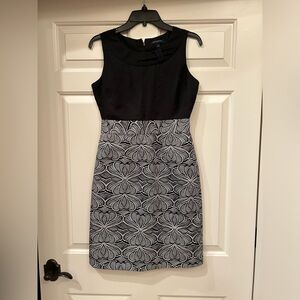 Banana Republic knee length dress, lined. There is zip in the back.